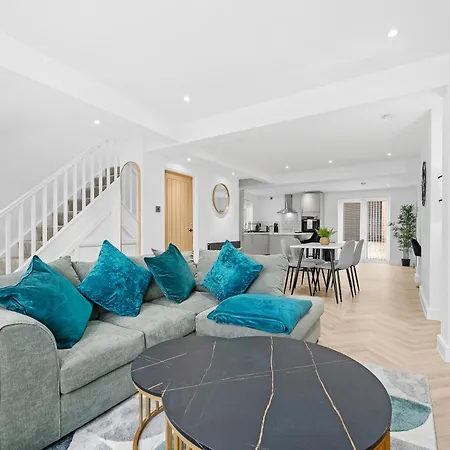 Entire Modern & Spacious 3Bdr Home In Manchester Right Next To Coop Live & Ethiad-3